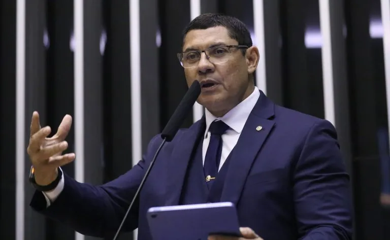 Projeto em tramitação na Câmara dos Deputados busca revisar multas, embargos e apreensões aplicados a propriedades rurais do Acre - Foto: Foto: kayo Magalhães/Câmara dos Deputados Fonte: Agência Câmara de Notícias