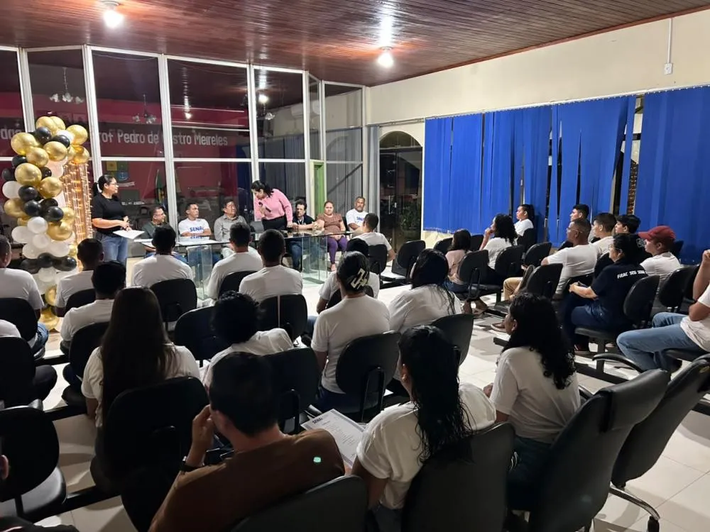 Concluintes recebem certificados após capacitação profissional promovida pela Prefeitura, SENAI e Primeira Igreja Batista - Foto: Assessoria de Comunicação. 