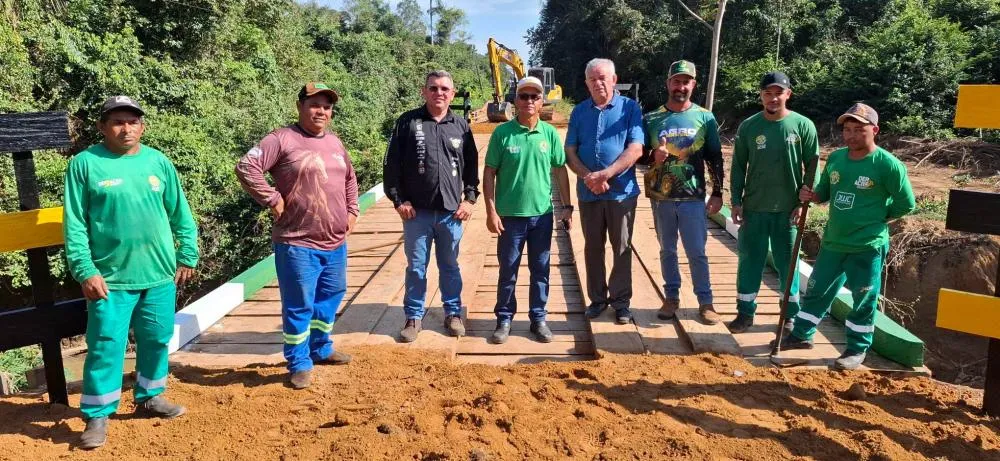 Prefeito Camilo da Silva acompanha a entrega da nova ponte sobre o igarapé Santa Helena, no Ramal do 16 - Foto: Áquila Santos.