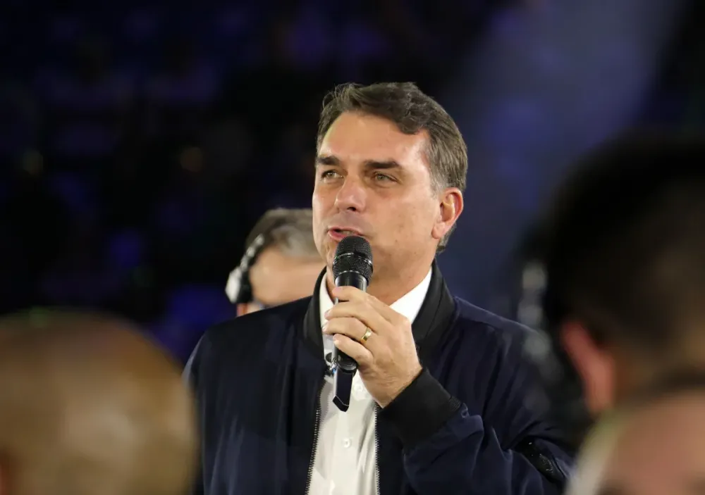 O senador e candidato à Presidência Flávio Bolsonaro (PL-RJ) durante a convenção que oficializou a candidatura à reeleição do governador de São Paulo, Tarcísio de Freitas (Republicanos) • ESTADÃO CONTEÚDO
