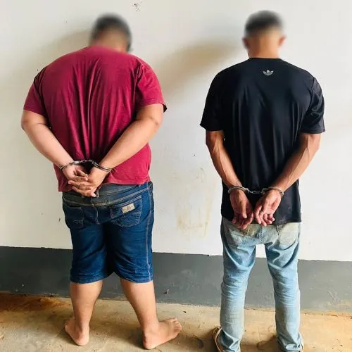 Suspeitos D.A.N. e G.S.S. foram presos em flagrante e reconhecidos pelas vítimas como participantes do assalto ocorrido na zona rural de Plácido de Castro - Foto: Polícia Civil do Acre. 