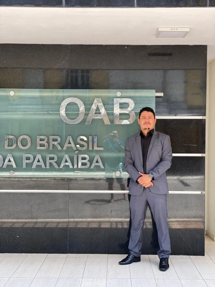 David Santos, o Davin, advogado criminalista natural de Plácido de Castro, construiu sua trajetória marcada pelo trabalho, superação e dedicação à advocacia - Foto Arquivo pessoal. 