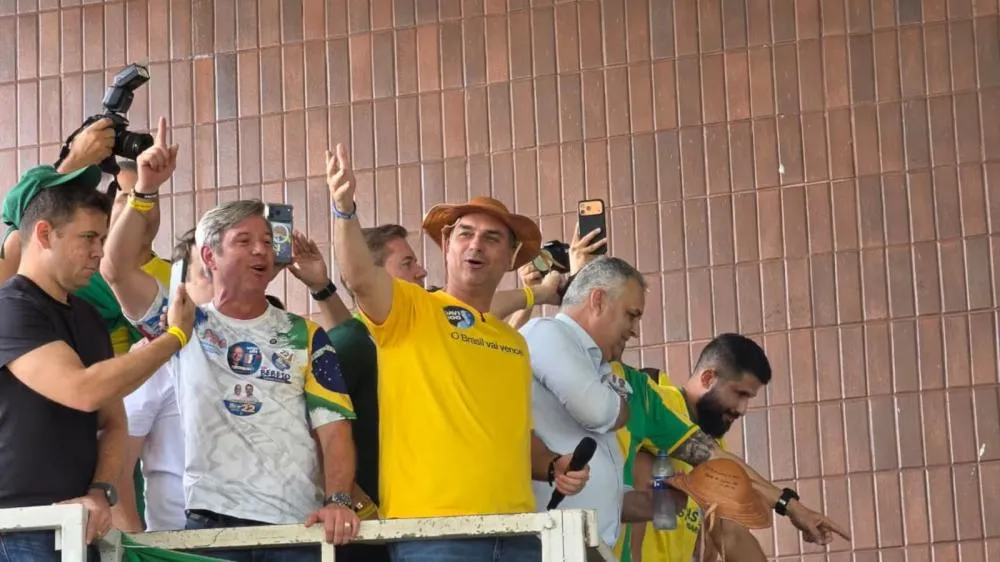Flávio Bolsonaro, durante campanha em Maceió (AL) | Thiago Nolasco/RECORD