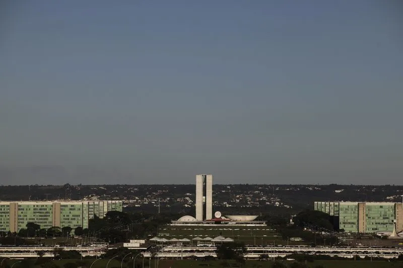 Esplanada dos Ministérios com Congresso Nacional ao fundo, em Brasília • , 7 de abril de 2010. REUTERS/Ricardo Moraes