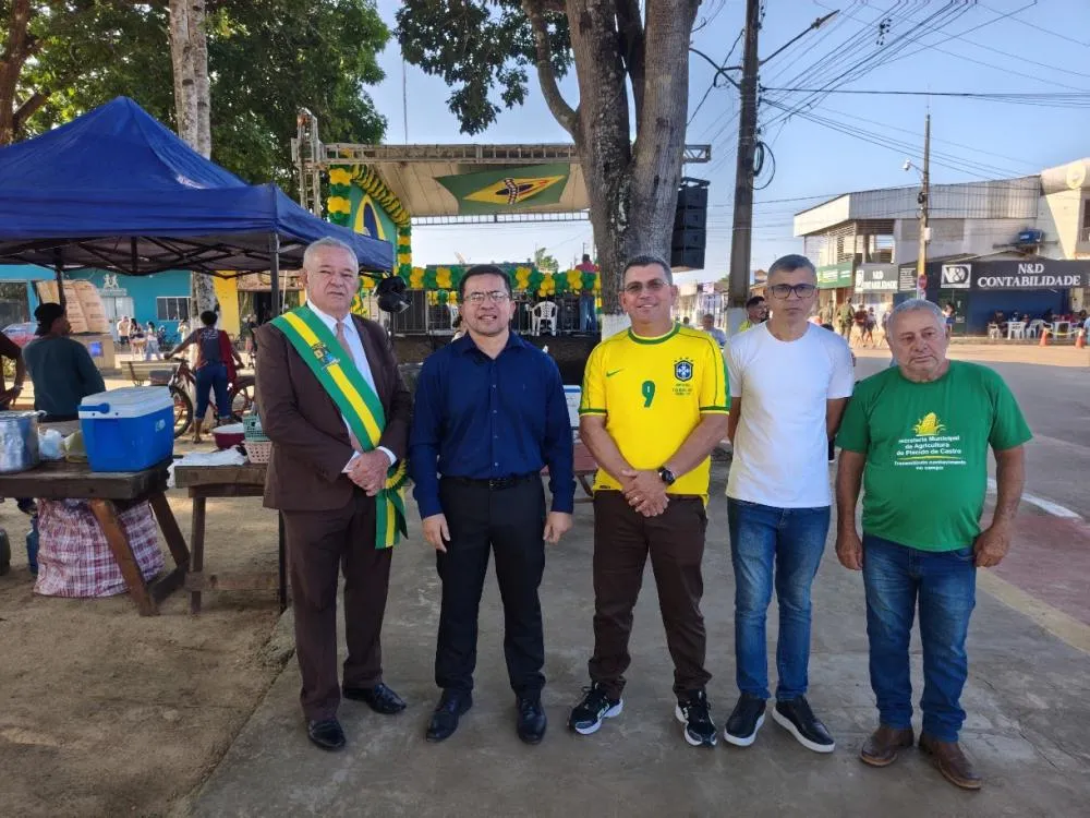 Secretário de Gestão Pública Rogen Lima participa das comemorações do 7 de Setembro, em Plácido de Castro, e destaca ações realizadas pela administração do prefeito Camilo da Silva - Foto: IP - Comunicação.