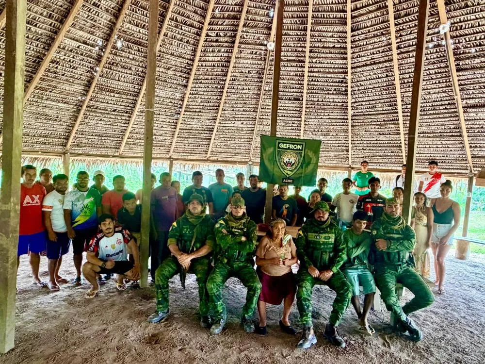 Equipe do GEFRON/AC durante patrulhamento e ação de reconhecimento na Terra Indígena Arara do Rio Cruzeiro do Vale, em Porto Walter, no interior do Acre - Foto: Ascom.