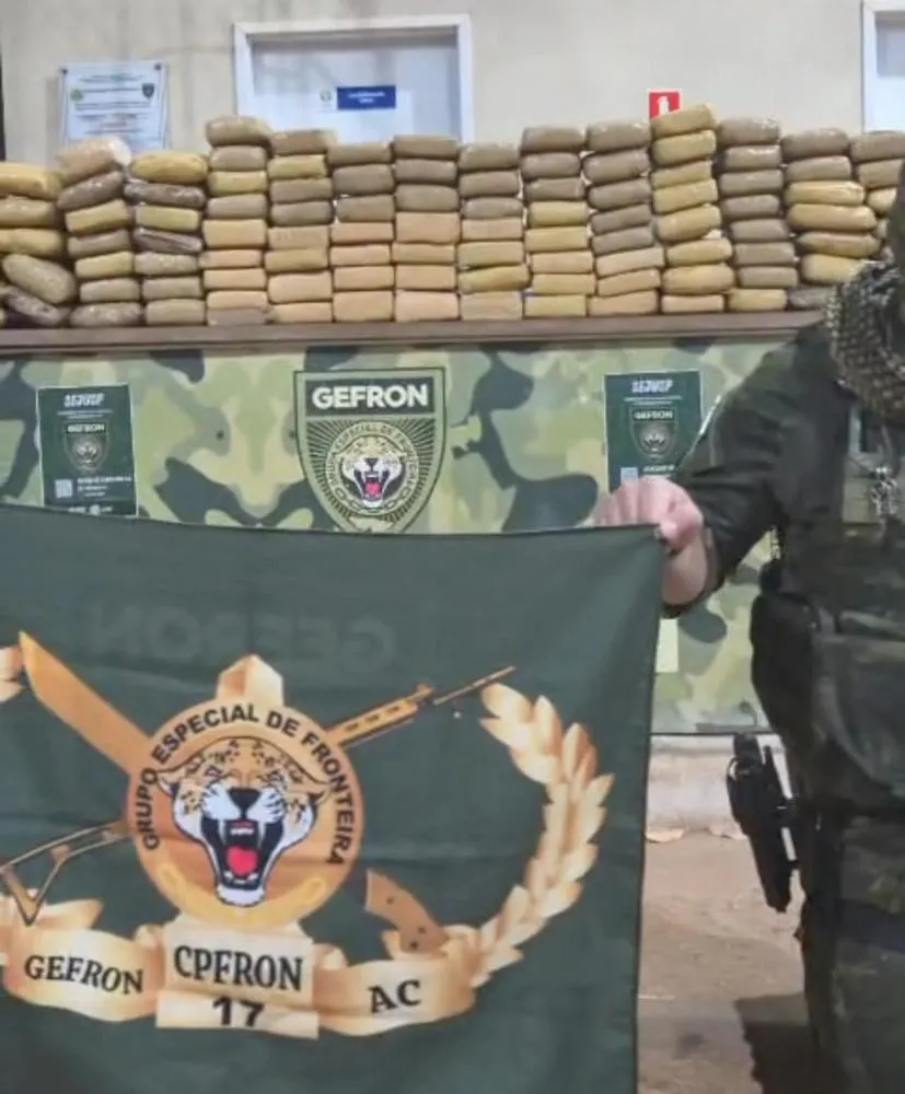 Material semelhante a skunk foi localizado e apreendido pelo GEFRON durante uma ação de combate ao tráfico de drogas na zona rural de Senador Guiomard - Foto: Assessoria. 