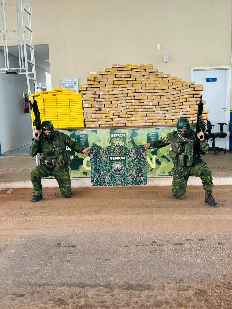 GEFRON apreende cerca de 200 kg de cocaína e skunk escondidos em carreta de combustível no Acre - Foto: Assessoria. 
