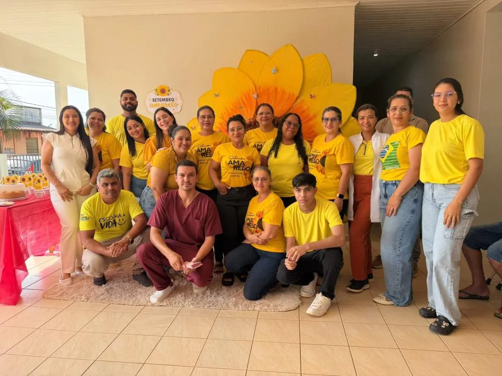 Profissionais da saúde durante a ação do Setembro Amarelo na Unidade de Saúde Dolores da Silva Valentim, em Plácido de Castro - Foto: Assessoria PMPC.