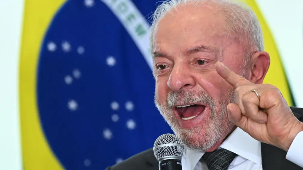Lula afirmou que Mendonça usou o cargo de relator para “fazer política” e defendeu julgamento conjunto com Moraes. (Foto: EFE/ Andre Borges)