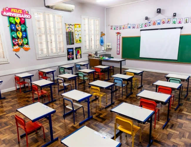 Prefeito Camilo da Silva sancionou a Lei nº 1.017/2026, que institui a Política Municipal de Alfabetização e o Programa Alfabetiza Plácido no sistema municipal de ensino - Foto: Google Imagens. 