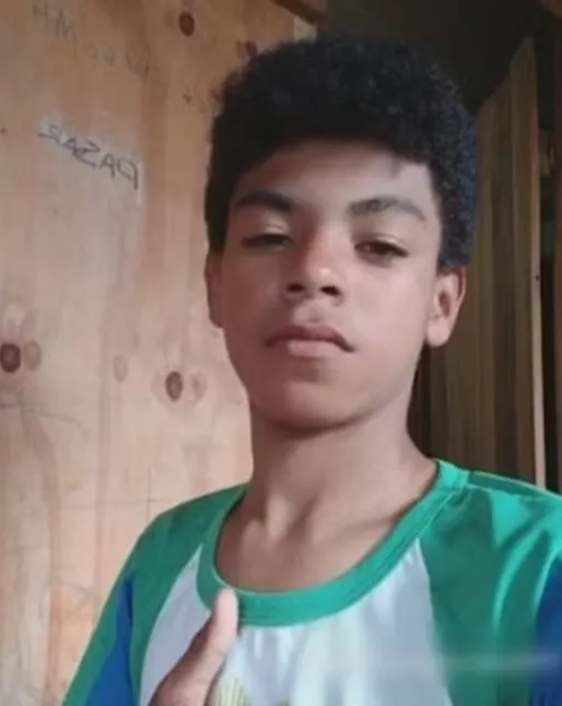 Adolescente teve 40% do corpo queimado ao salvar irmãos de 10 e 2 anos; ele foi levado à capital — Foto: Arquivo pessoal