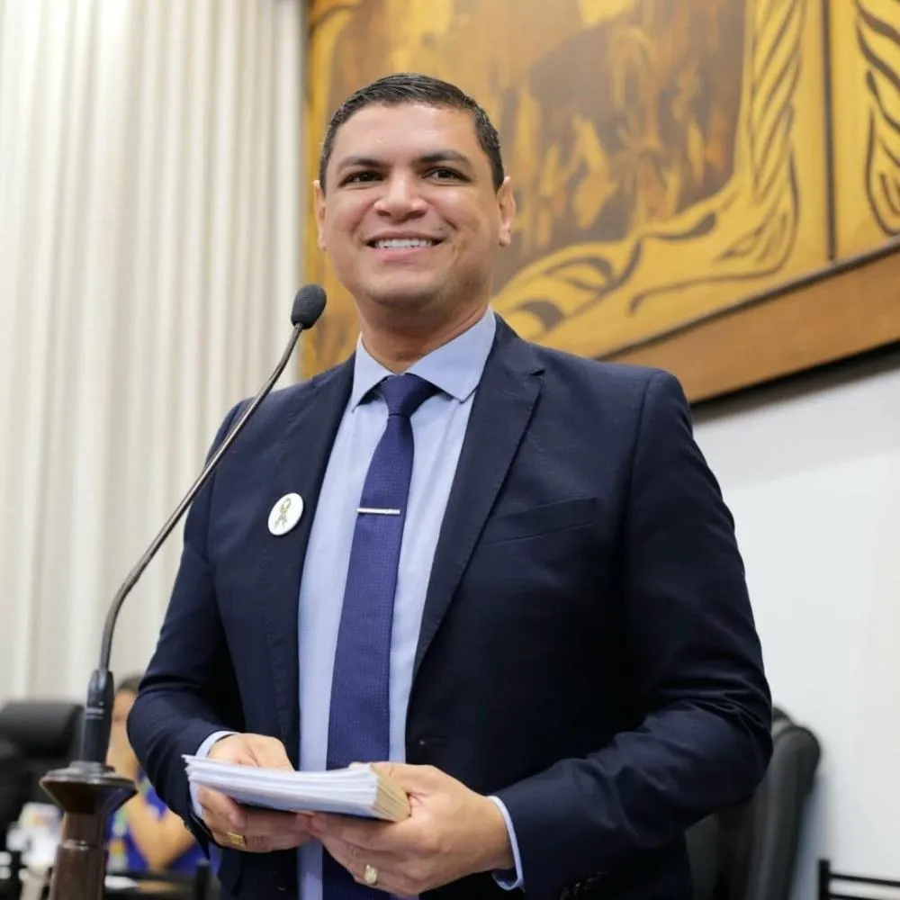 Tio Pablo Bregense comemora a reeleição para a Assembleia Legislativa do Acre após conquistar 9.958 votos nas urnas - Foto: Arquivo do Facebook. 