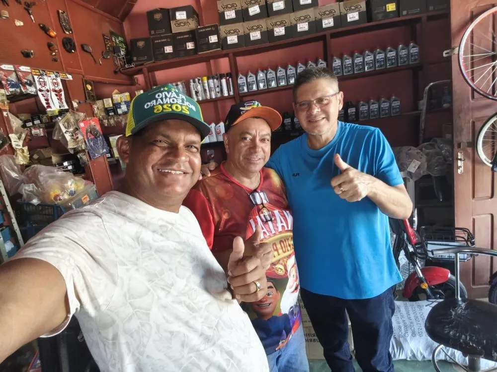 Vereador Pedro Mello, conhecido popularmente como Pedro da Oficina, durante manifestação de apoio à governadora Mailza Assis na disputa pelo Governo do Acre - Foto cedida. 