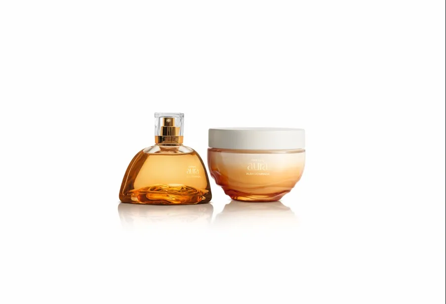 Natura apresenta Aura Alba Dourada, nova fragrância que une a rara Rosa Alba e a Flor do Mel em um acorde floral intenso e radiante