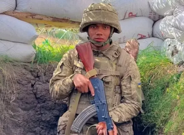 Jonas da Silva Santos, de 24 anos, morreu durante combates na guerra da Ucrânia, deixando dois filhos e familiares que ainda buscam respostas sobre as circunstâncias da morte/Foto cedida