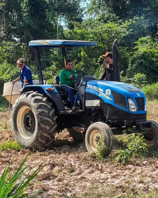 Curso de operação e manutenção de tratores agrícolas oferece formação teórica e prática a trabalhadores rurais de Plácido de Castro, com atividades realizadas em sala de aula e em propriedades rurais do município - Foto: Assessoria.