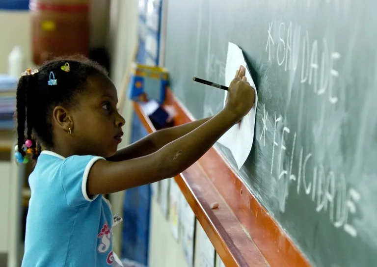 Prefeitura de Plácido de Castro institui Plano de Comunicação Educacional para fortalecer a rede municipal de ensino