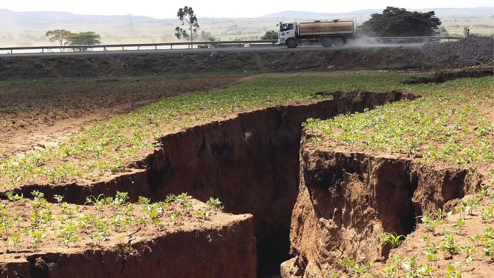 África está sendo dividida por coluna de rocha quente a 2.900 km abaixo da superfície da Terra