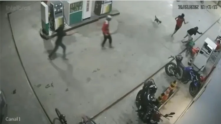 Criminosos armados rendem frentistas e assaltam posto de combustíveis no interior do Acre
