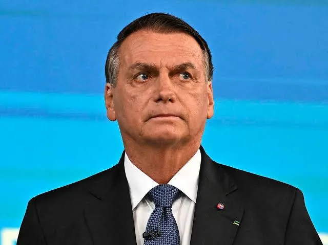 Jair Bolsonaro tem alta após três semanas internado em Brasília