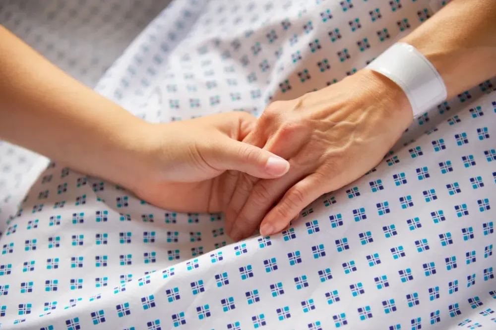 Metade dos médicos escolheria eutanásia em câncer ou Alzheimer, diz estudo