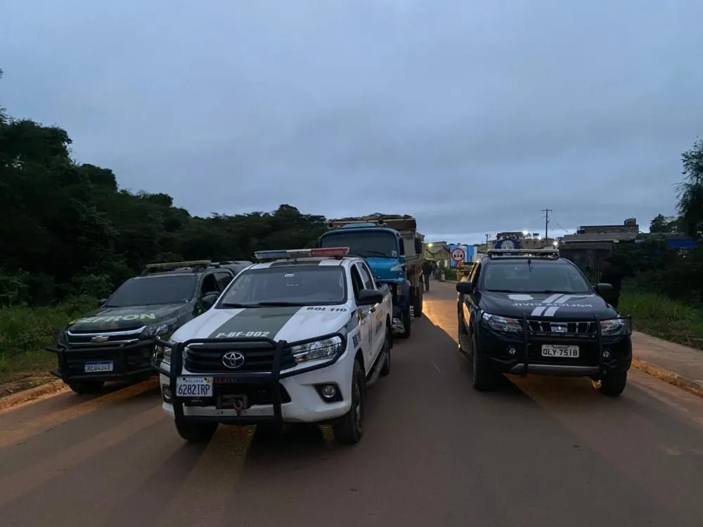 Na fronteira entre Plácido de Castro e Bolívia, Polícia Civil do Acre auxilia na recuperação de caminhão roubado em Acrelândia