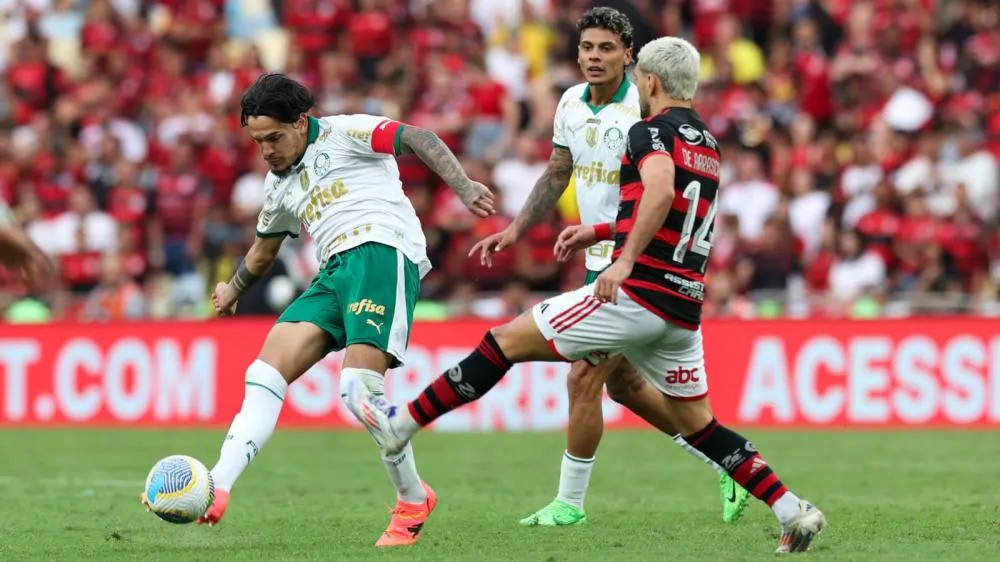 Flamengo joga a vida na Libertadores enquanto Palmeiras tenta garantir vaga nesta quarta