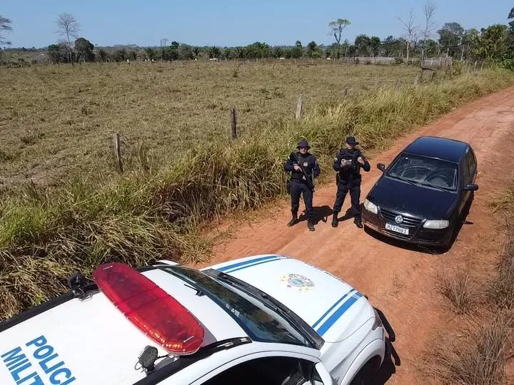 Família é feita refém durante assalto na zona rural de Plácido de Castro; veículo é recuperado pela PM de Acrelândia