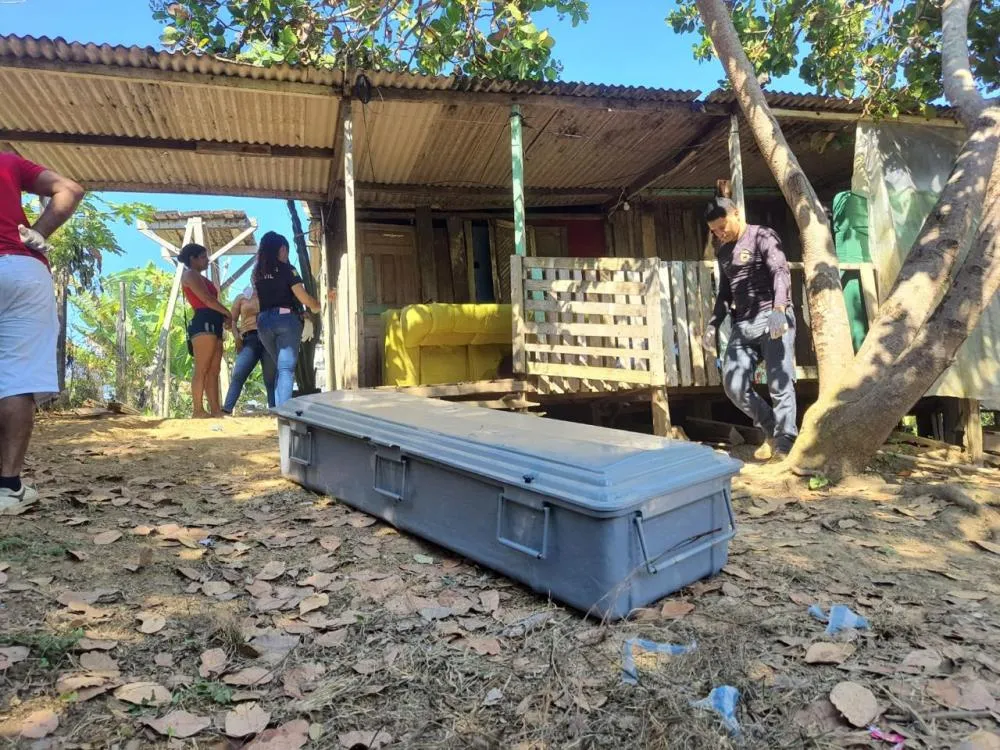 Homem é executado a tiros enquanto dormia em sofá na varanda de casa no interior do Acre