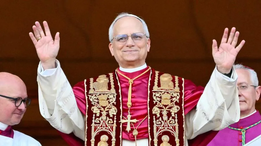 Cardeal norte-americano Robert Prevost é eleito novo papa e adota nome de Leão 14