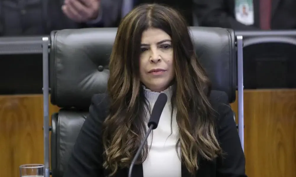 Justiça condena Antônia Lúcia por improbidade administrativa e determina perda do mandato