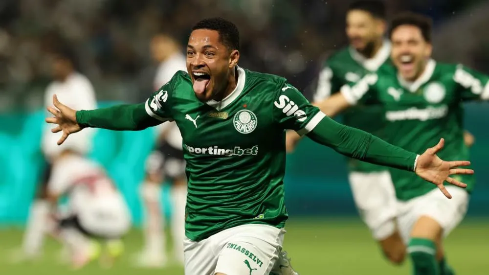Com Vitor Roque, Palmeiras consolida liderança e faz São Paulo estacionar à beira do Z4
